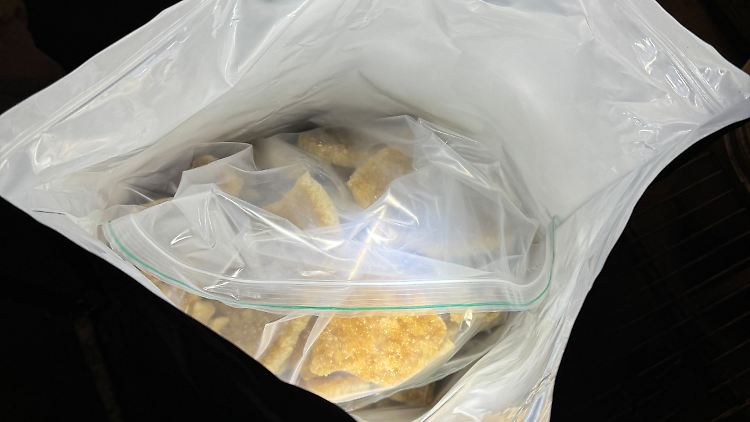 Der Essener Zoll beschlagnahmt säckeweise MDMA am Tatort. 