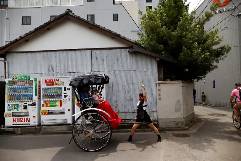 2023-09-25T230116Z-98196992-RC2DL1A4785H-RTRMADP-3-JAPAN-WOMEN-RICKSHAW