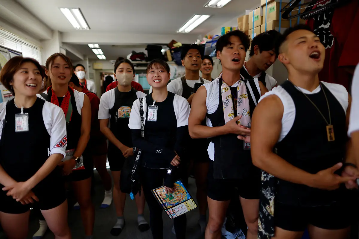 2023-09-25T230112Z-1227912266-RC2BL1AB7QJ6-RTRMADP-3-JAPAN-WOMEN-RICKSHAW