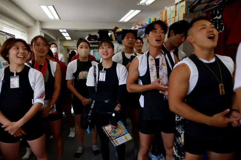 2023-09-25T230112Z-1227912266-RC2BL1AB7QJ6-RTRMADP-3-JAPAN-WOMEN-RICKSHAW