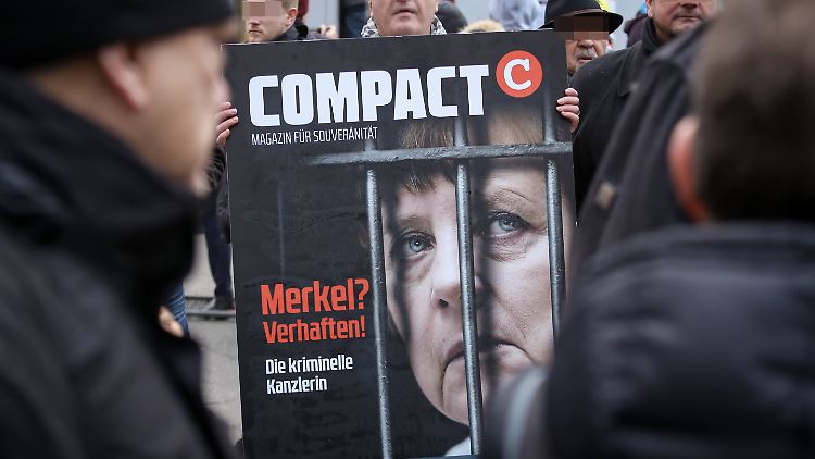 Kanzlerin Merkel als Kriminelle - nur eines von vielen bewusst grenzüberschreitenden "Compact"-Titelblättern.
