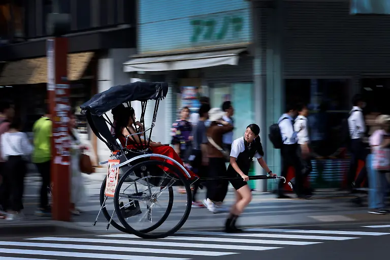 2023-09-25T230104Z-640388382-RC2IL1AFJRTI-RTRMADP-3-JAPAN-WOMEN-RICKSHAW
