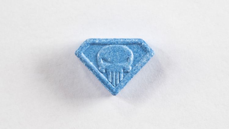 Der "Blue Punisher" ist aufgrund der hohen MDMA-Dosierung eine besonders gefährliche Ecstasy-Tablette. Es gab in Deutschland bereits mehrere Tote.