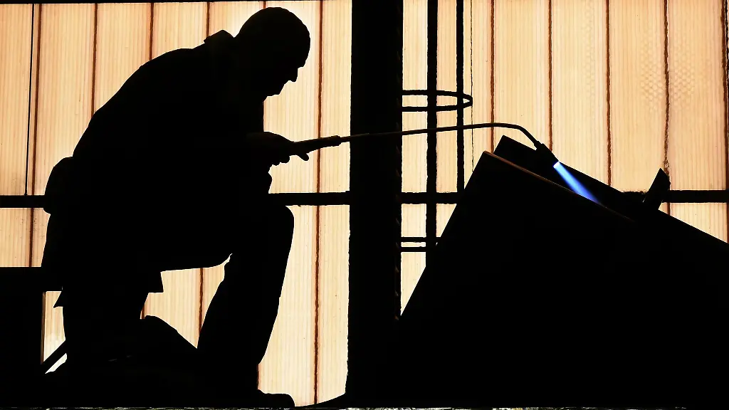 Industrie-und-privater-Konsum-erholen-sich-langsamer-als-erwartet-Wirtschaftsforscher-rechnen-damit-dass-die-deutsche-Wirtschaft-in-diesem-Jahr-schrumpft