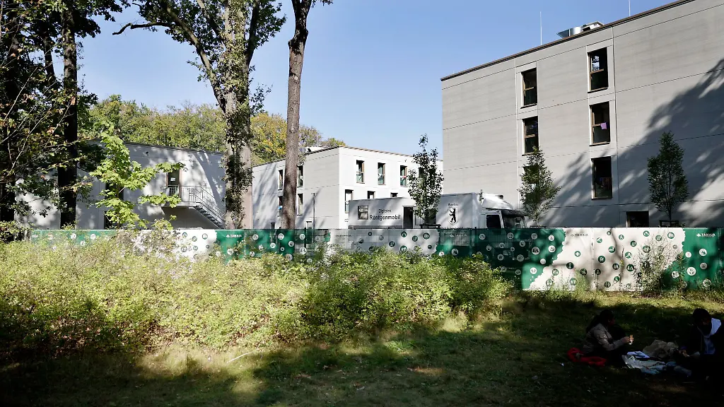 Ankunftszentrum-fuer-Asylbewerber-in-Reinickendorf