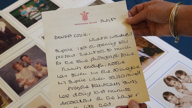 Briefe von Prinzessin Diana werden versteigert.