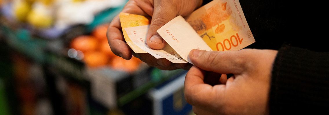 2024-07-13T205250Z_1768797685_RC2DO7AYGRJ8_RTRMADP_3_ARGENTINA-ECONOMY-CENBANK.JPG