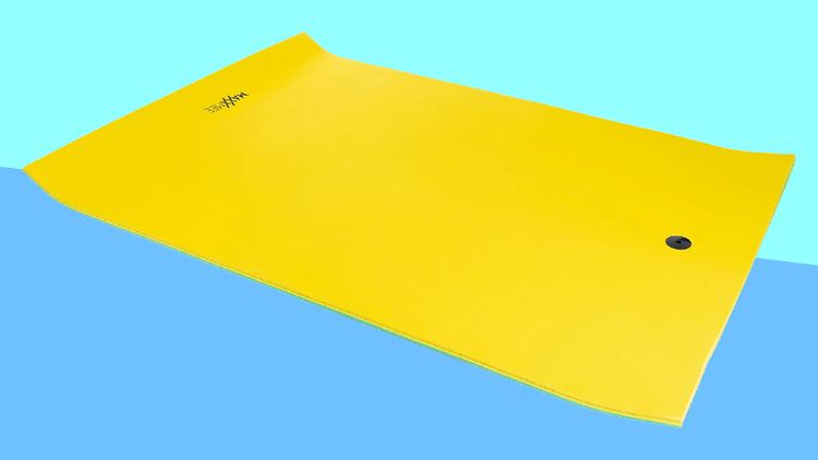 Einfach mal treiben lassen? Mit dieser XXL-Wassermatte klappt es.