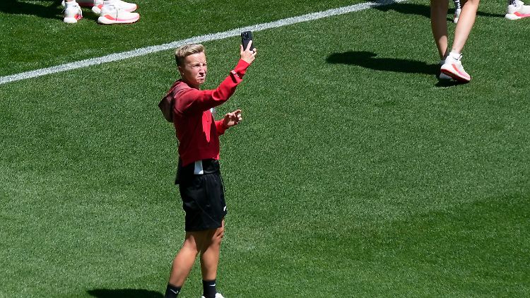 Bev Priestman ist ihren Job als kanadische Fußball-Nationaltrainerin erstmal los.