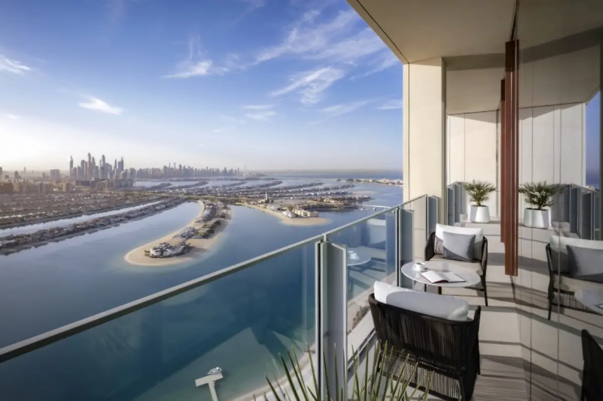 800-atr-juniorskyviewsuite-balconyview-mr-1