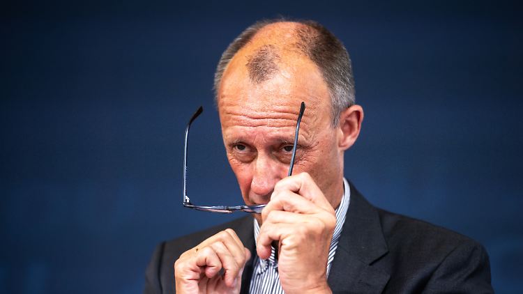 "Wir sollten eher nach Gemeinsamkeiten suchen als nach Dingen, die uns trennen", sagt Friedrich Merz.