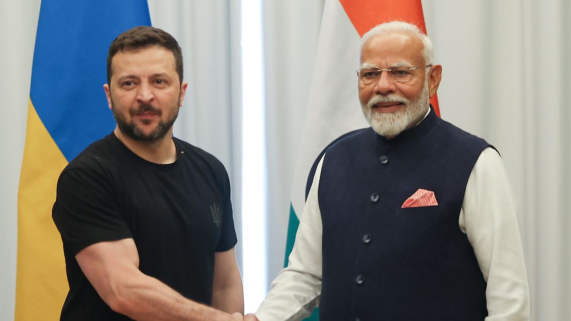 Selenskyj (l.) und Modi ( r.) bei einem Treffen Mitte Juni während des G7-Gipfels in Italien.