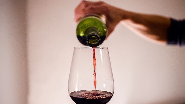 Moderater Alkoholkonsum schütze vor Herzinfarkten oder Diabetes, folgerten Studien in der Vergangenheit wiederholt. Doch stimmt das?