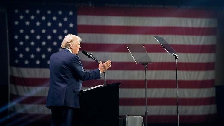 Donald Trump auf dem Turning Point Believers' Summit in Florida.