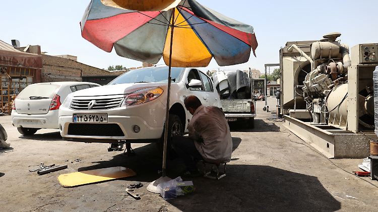 Bei mehr als 40 Grad Celsius in Teheran wird Arbeiten zur Qual.