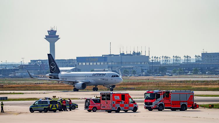 Der Frankfurter Flughafen ist der größte in Deutschland.