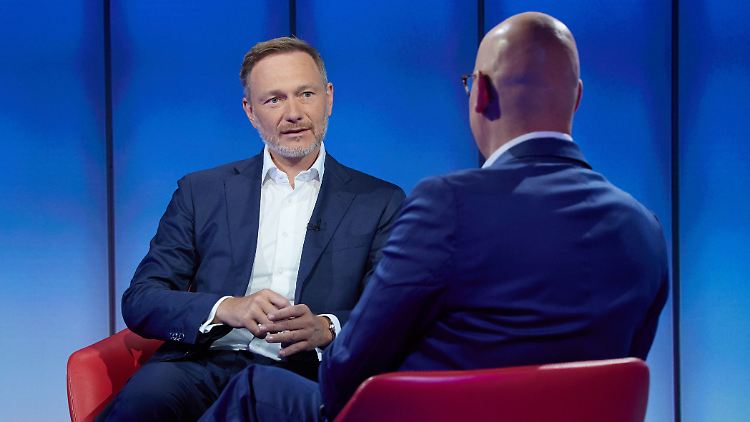 Deutschland müsse weiter "aus der Mitte nach vorne geführt werden", sagt Lindner.