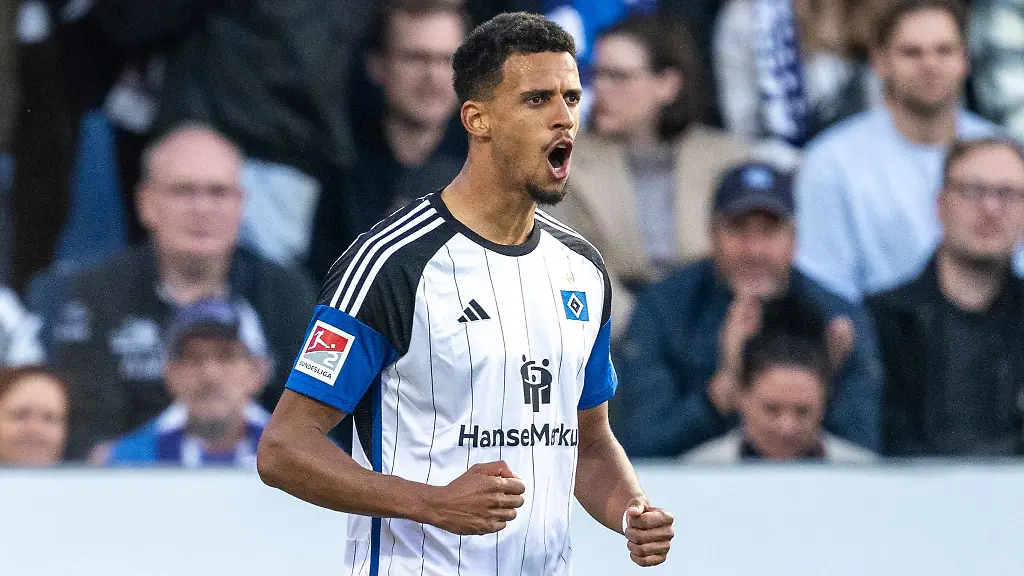 Hamburgs-Robert-Glatzel-jubelt-nach-einem-Tor