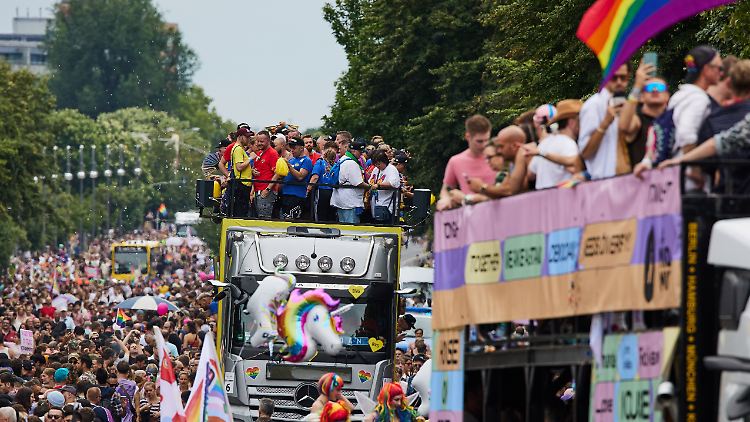 Beim CSD in Berlin demonstrierten am Wochenende Hunderttausend für mehr Rechte von LGBTQI-Menschen.