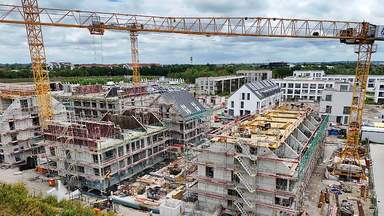 Laut dem Wirtschaftsinstitut IW liegt der Neubaubedarf  in Deutschland bei über 302.000 Wohnungen pro Jahr.