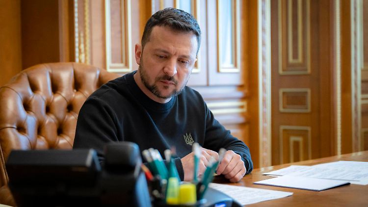 Als Voraussetzungen für einen Frieden nennt der ukrainische Präsident Geduld, Unterstützung und diplomatischen Druck auf Russland.