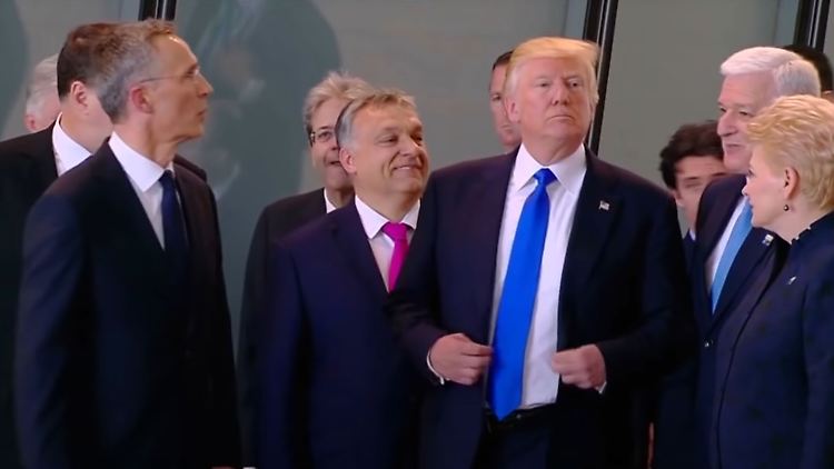 Dieses Bild aus dem Jahr 2020 weckt für viele in Europa dunkle Erinnerungen. Aktuell hat bislang nur Ungarns Regierungschef Orban direkten Kontakt zu Trump.