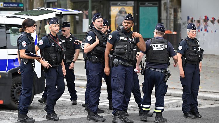 Während der Olympischen Sommerspiele in Frankreich sichert ein großes Polizeiaufgebot das Land.
