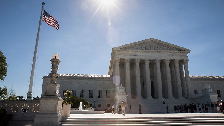 Die neun Richter des Supreme Court werden auf Lebenszeit ernannt. Auch das will US-Präsident Biden ändern.