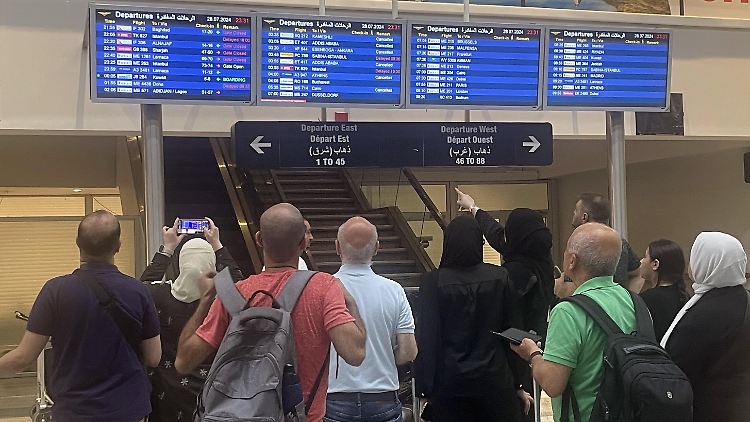 Am internationalen Flughafen Beirut Rafic Hariri wird es schwer, Flüge zu bekommen. 