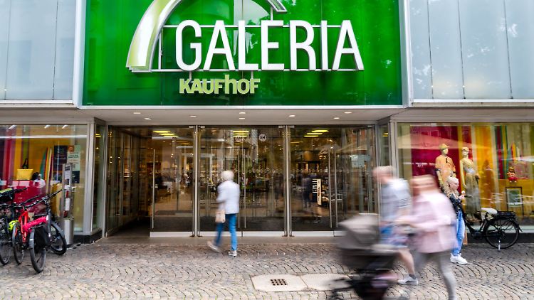 In den letzten vier Jahren hat Galeria Karstadt Kaufhof mehr als die Hälfte seiner damals 171 Filialen schließen müssen. 