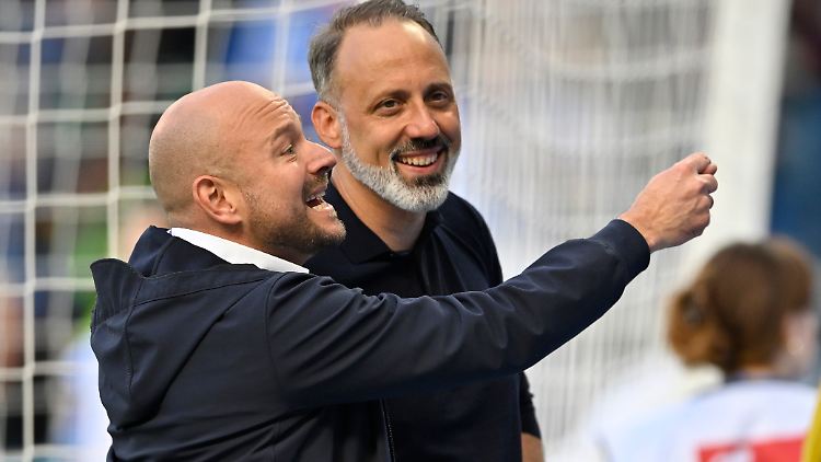 Nach dem Heimsieg gegen den FC Bayern München war bei Hoffenheims Geschäftsführer Sport Rosen (l.) und Trainer Matarazzo die Welt noch in Ordnung. 