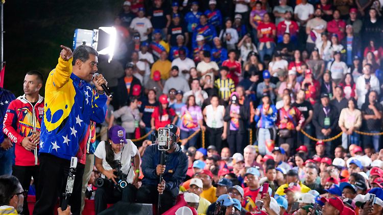 Den Angaben der regierungsnahen Wahlbehörde zufolge hat Maduro 51,2 Prozent der Stimmen erhalten.