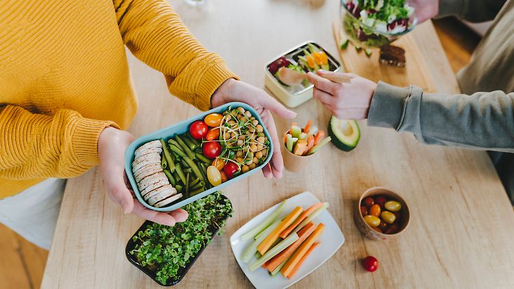 Mit veganer Ernährung können viele auch Körpergewicht loswerden. 