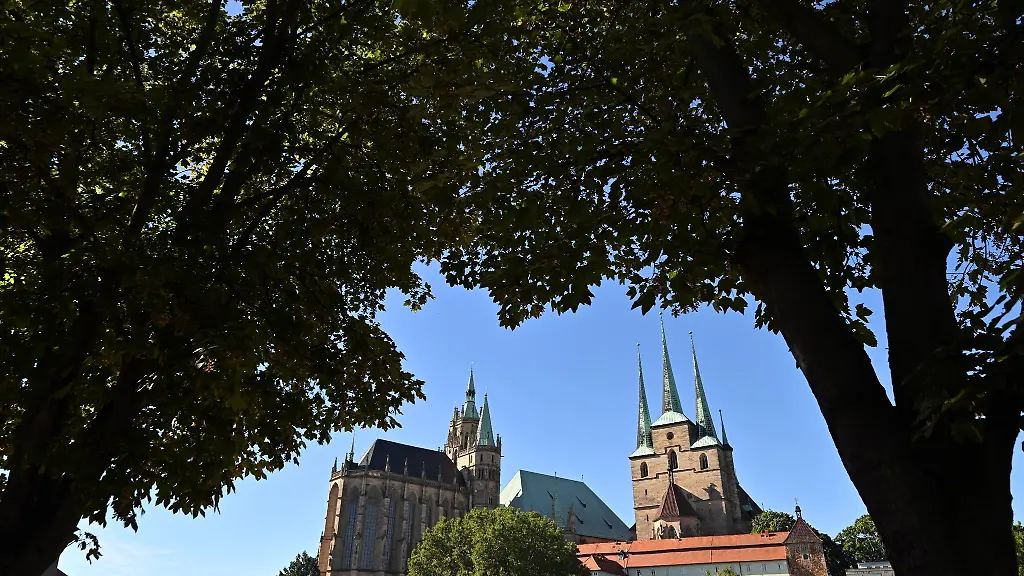 Der-Mariendom-und-die-Severikirche-in-der-Erfurter-Altstadt