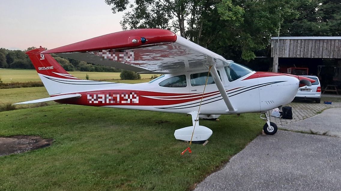 Nach ersten Erkenntnissen startete das Flugzeug laut Bundespolizei in Bulgarien und flog über Ungarn und Österreich nach Deutschland.