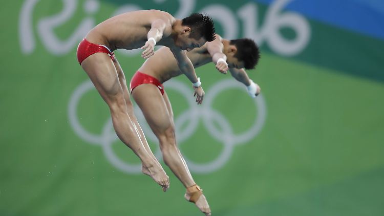 Pure Perfektion zeigen Chen Aisen und Lin Yue aus China bei den Olympischen Spielen in Rio 2016.
