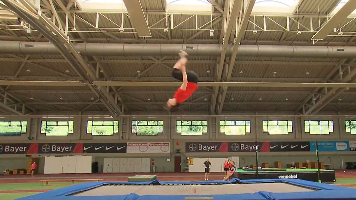 BaerbockTrampolin.JPG