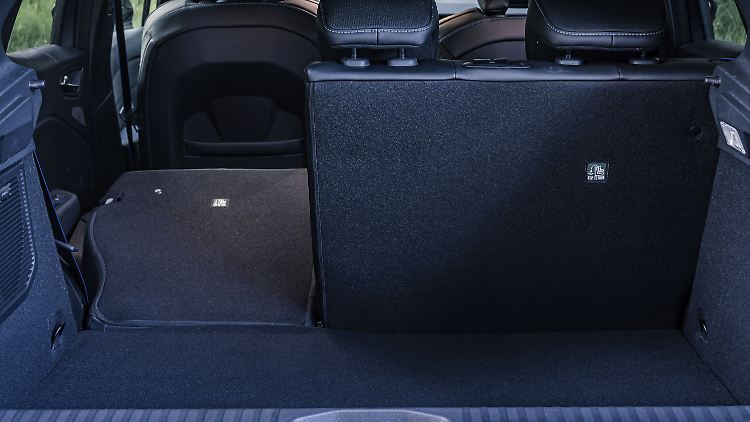 Der Kofferraum des Renault Clio ist dem Kleinwagen-Segment entsprechend groß und variabel.