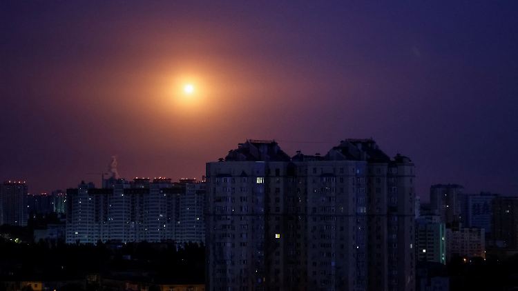In Kiew herrschte in der Nacht nach Behördenangaben über acht Stunden lang Luftalarm.  
