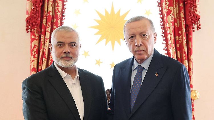 Führte etliche Verhandlungen im Namen der Hamas: Hanija mit dem türkischen Präsidenten Recep Tayyip Erdogan im April dieses Jahres.