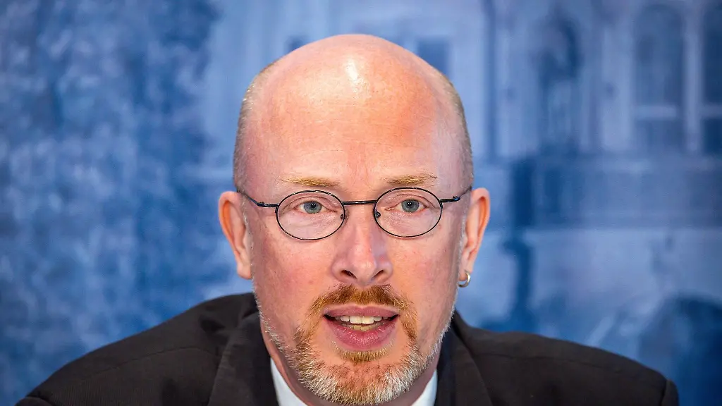 Christian-Pegel-SPD-Innenminister-von-Mecklenburg-Vorpommern-bei-einer-Konferenz