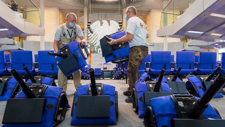 Zum Start der aktuellen Legislaturperiode mussten zusätzliche Sitze im Plenarsaal montiert werden. Ein Teil von ihnen könnte bald wieder verschwinden.