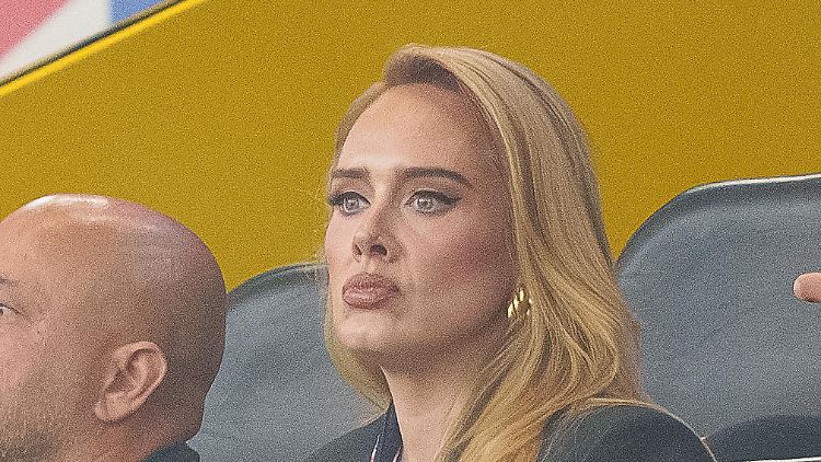 So dürfte Adele in etwa geguckt haben, als das Münchner Wetter ihr die Probe vermasselt hat.