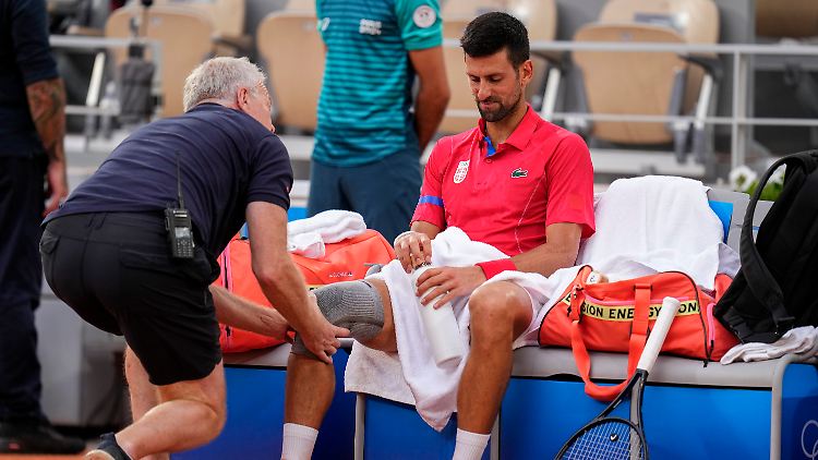 Novak Djokovic musste sich im zweiten Satz behandeln lassen.