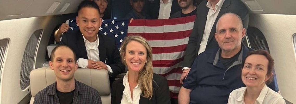 Mit dem Flugzeug zurück in die Heimat: freigelassene US-Gefangene.