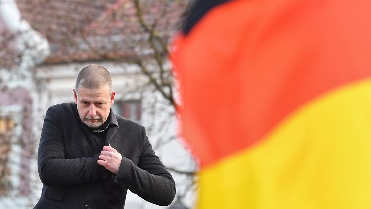 Sein Sohn habe ihm helfen wollen, sagt Kubitschek.