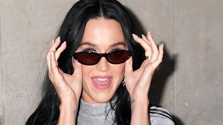 So zugeknöpft zeigt sich Katy Perry auf ihrem Albumcover nicht.