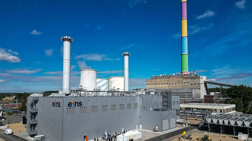 Blick-auf-das-neue-Motorenheizkraftwerk-l-des-Energieversorgers-eins-am-Standort-Heizkraftwerk-Nord