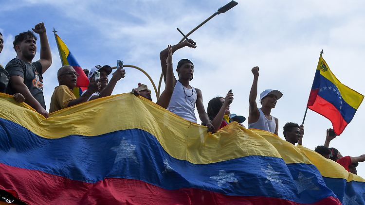 Die Opposition protestiert gegen den angeblichen Maduro-Wahlsieg.