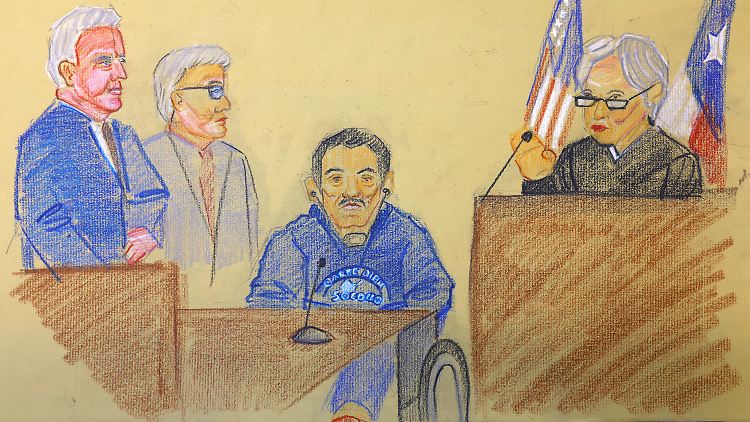 Die Zeichnung zeigt Ismael "El Mayo" Zambada (sitzend im Rollstuhl) bei einem Gerichtstermin in El Paso.